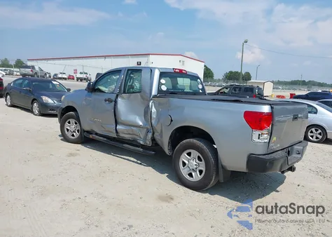 2011 Toyota Tundra Grade 4.6L V8 z USA, uszkodzony, nr VIN 5TFUM5F1XBX024206